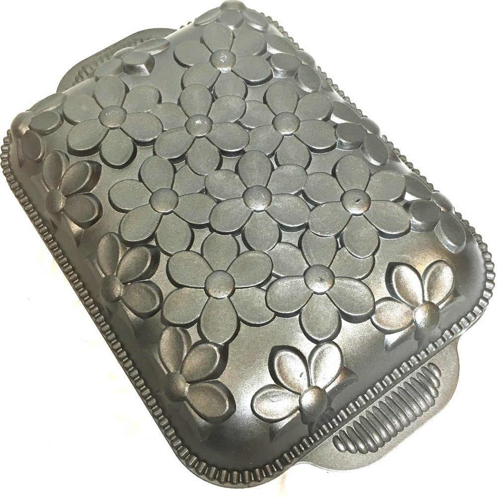 Nordic Ware Daisy Cake Pan-  9x13.5 Heavy Cast Aluminum made in the USA